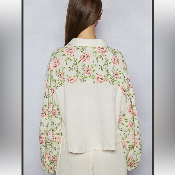 Summer Clearout 🩷🩷 Floral Patchwork & lace Top - Picture 2 of 4